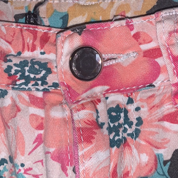 I&P vintage jewel buttons floral jean shorts - Picture 4 of 8
